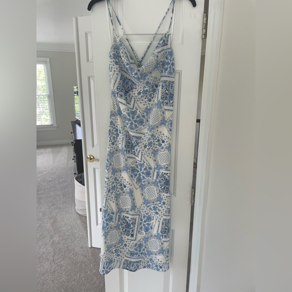 NEVER WORN Lucy Paris blue and white paisley print dress